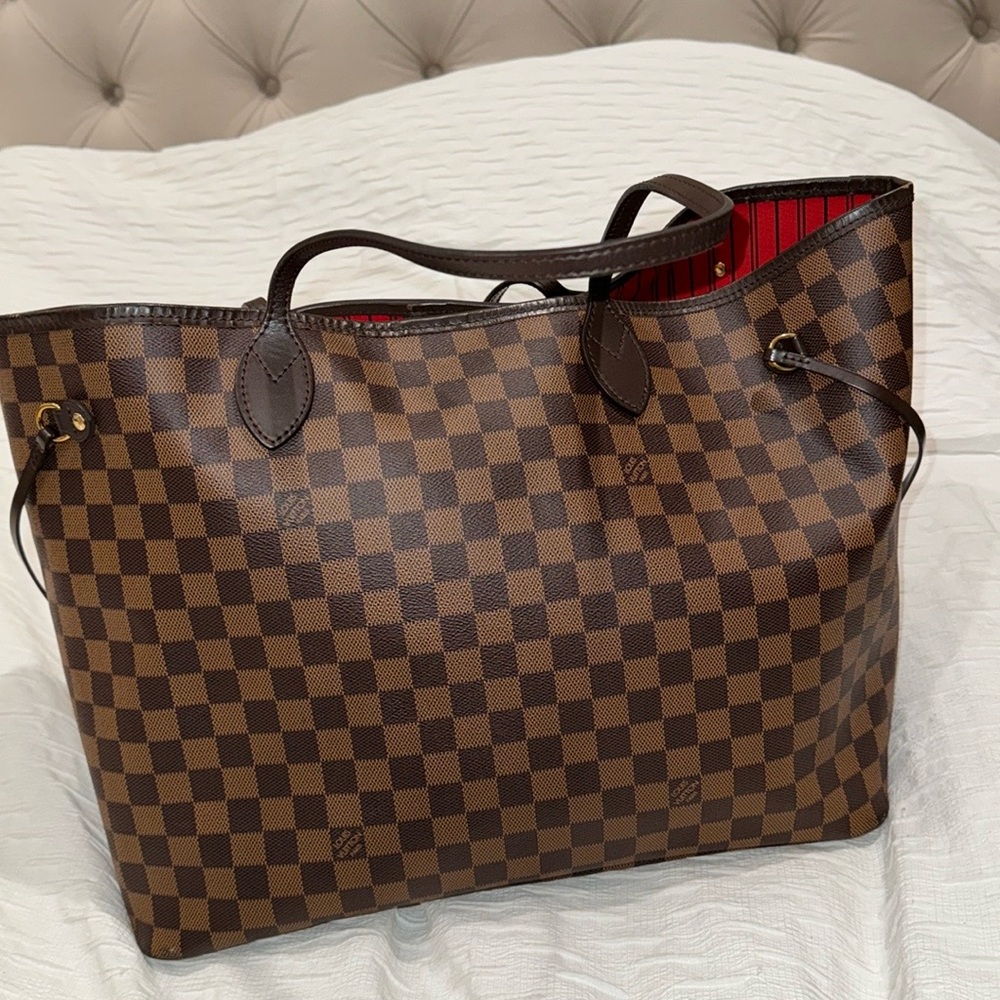 Louis Vuitton Neverfull GM Damier with Red Interior - Picture 5 of 13
